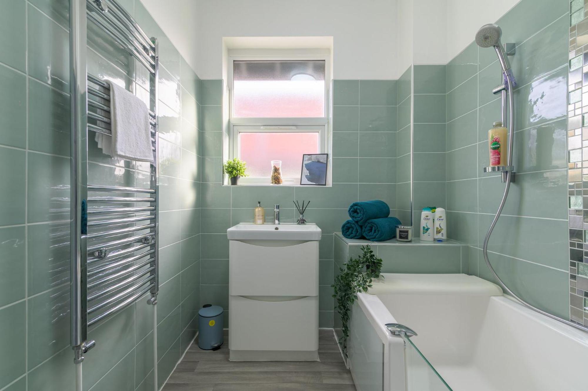 12 Elmwood * Харроу
